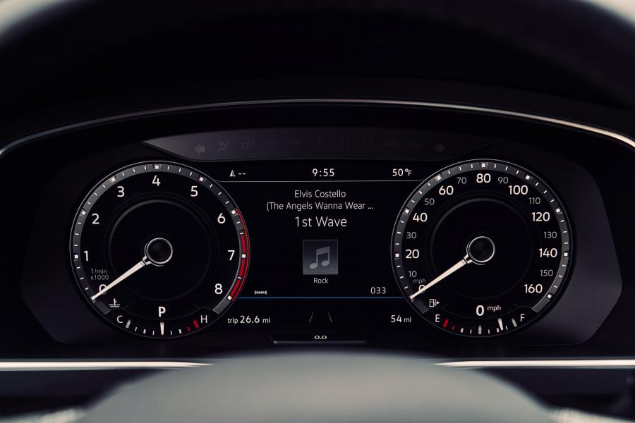 Панель приборов Volkswagen Tiguan SEL 2017 года  (NA) (фото 26 из 40)